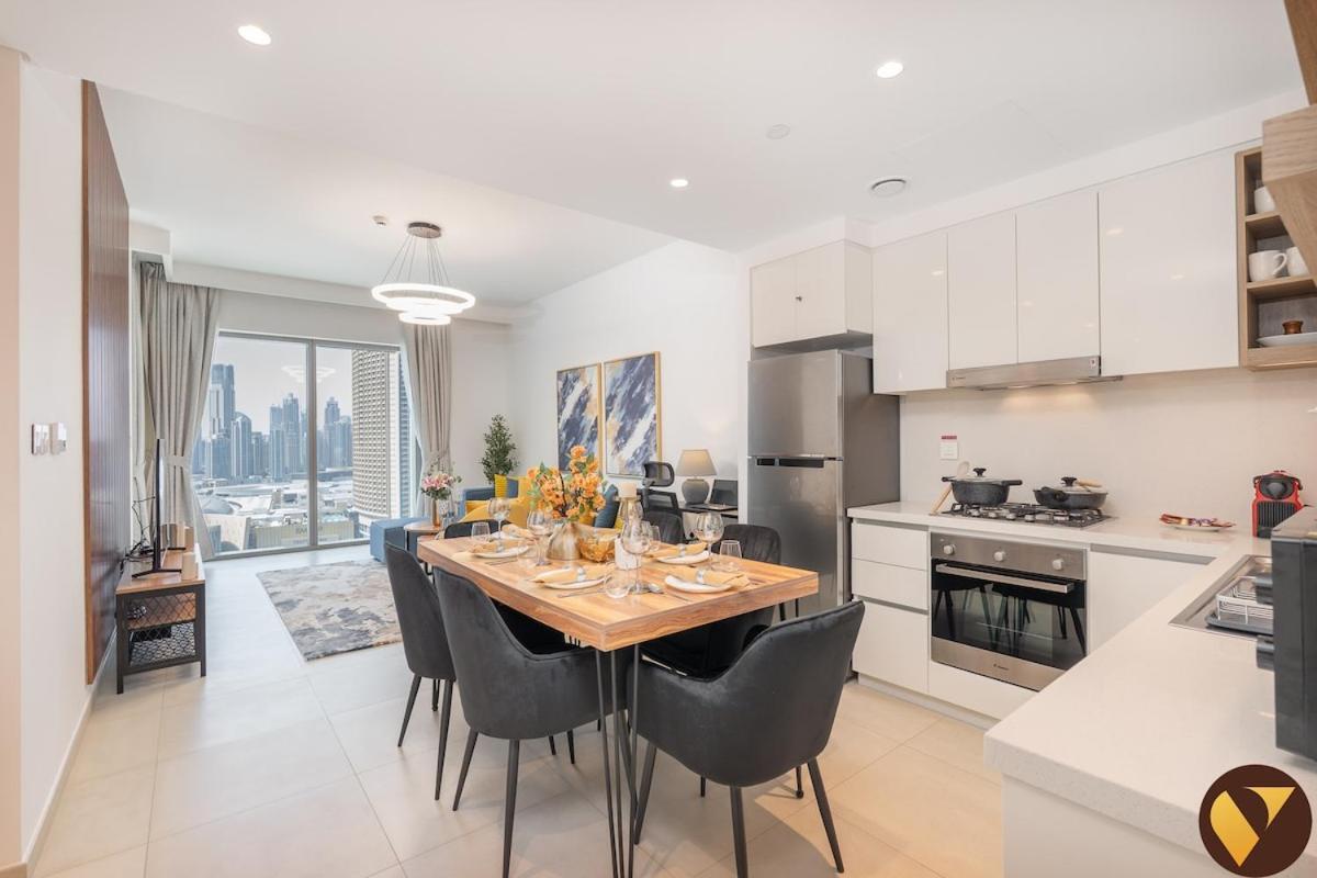 Downtown Views Ii - Vogue Two Bedroom With Balcony And Full Burj Khalifa View, Opposite Mall Skybridge Apartment Dubai