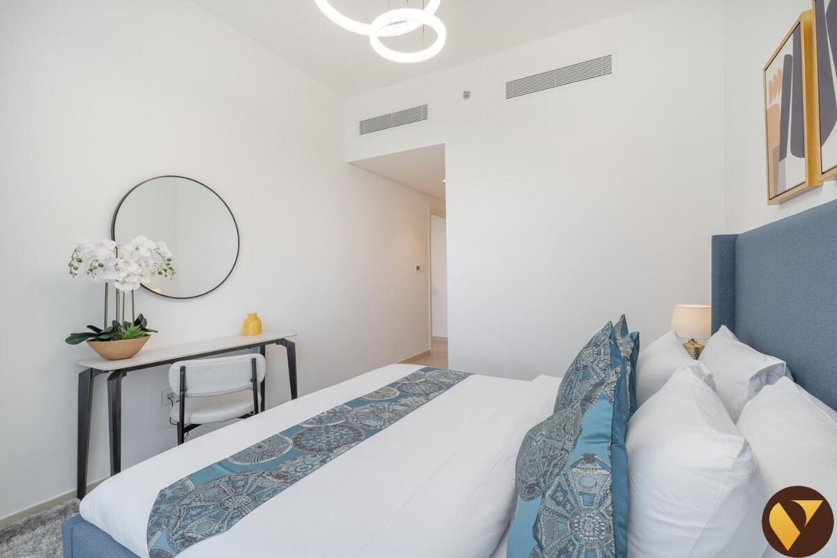 Downtown Views Ii - Vogue Two Bedroom With Balcony And Full Burj Khalifa View, Opposite Mall Skybridge Apartment Dubai