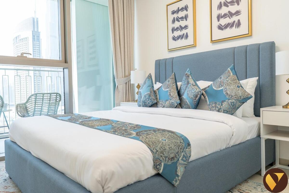 Downtown Views Ii - Vogue Two Bedroom With Balcony And Full Burj Khalifa View, Opposite Mall Skybridge Apartment
