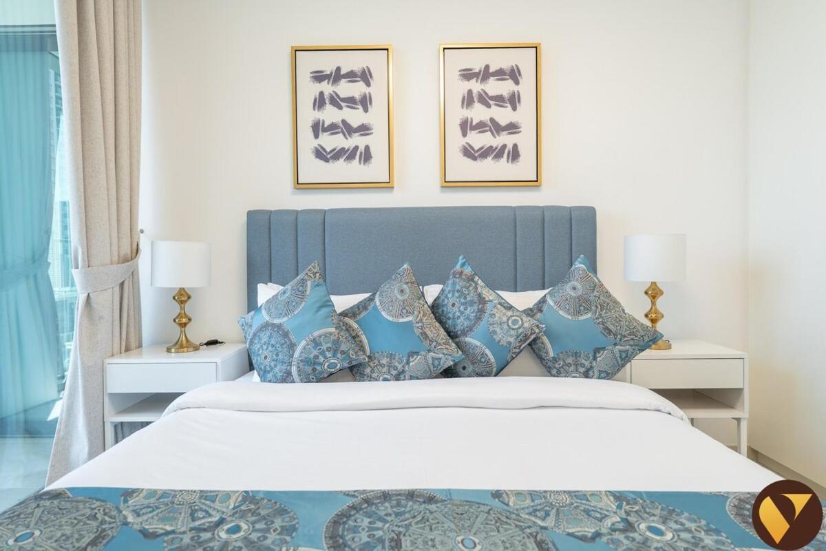 Downtown Views Ii - Vogue Two Bedroom With Balcony And Full Burj Khalifa View, Opposite Mall Skybridge Apartment Dubai